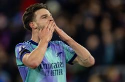 开云下载-阿森纳主教练批评球员表现，要求提升实力