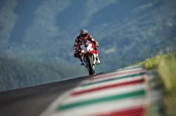 开云体育官网-詹姆斯惊艳四座，灰熊强行终结马刺，宿命交织的篮球之夜