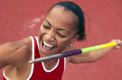 开云体育-绿茵龙腾，篮球猛龙，跨越时空的完胜启示