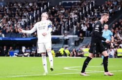 开云体育官方网站-包含尤文险胜曼联，格纳布里关键制胜的词条