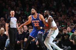 开云在线直播-包含凯尔特人完胜凯尔特人B队，米切尔完成帽子戏法的词条