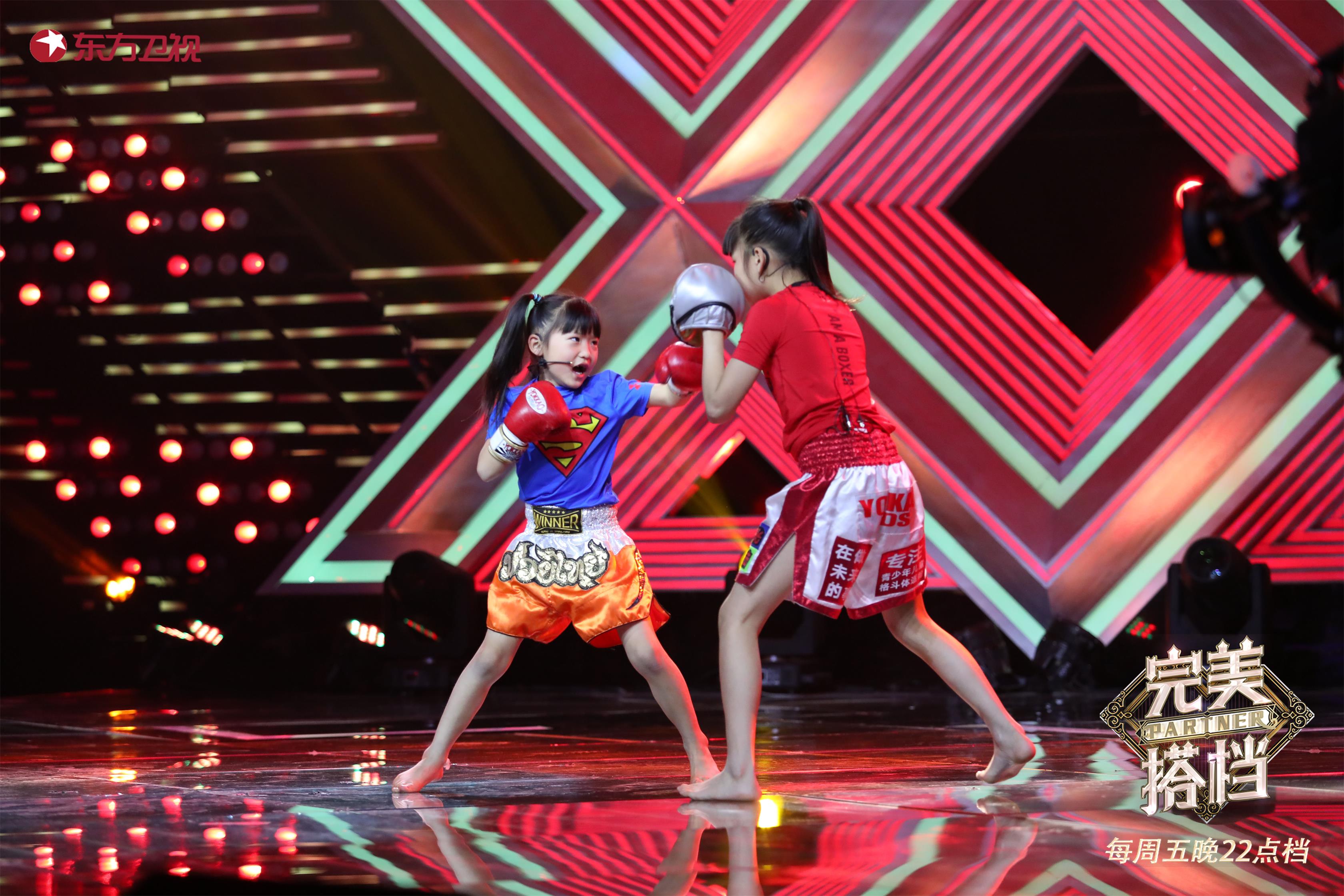 包含思路清晰脚踢有力助攻搭档取得进球的词条