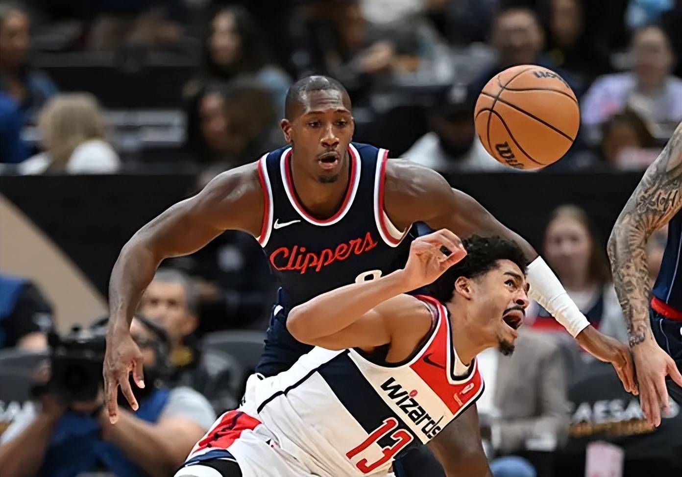 雷霆险胜奇才，贝弗利爆发神勇的简单介绍