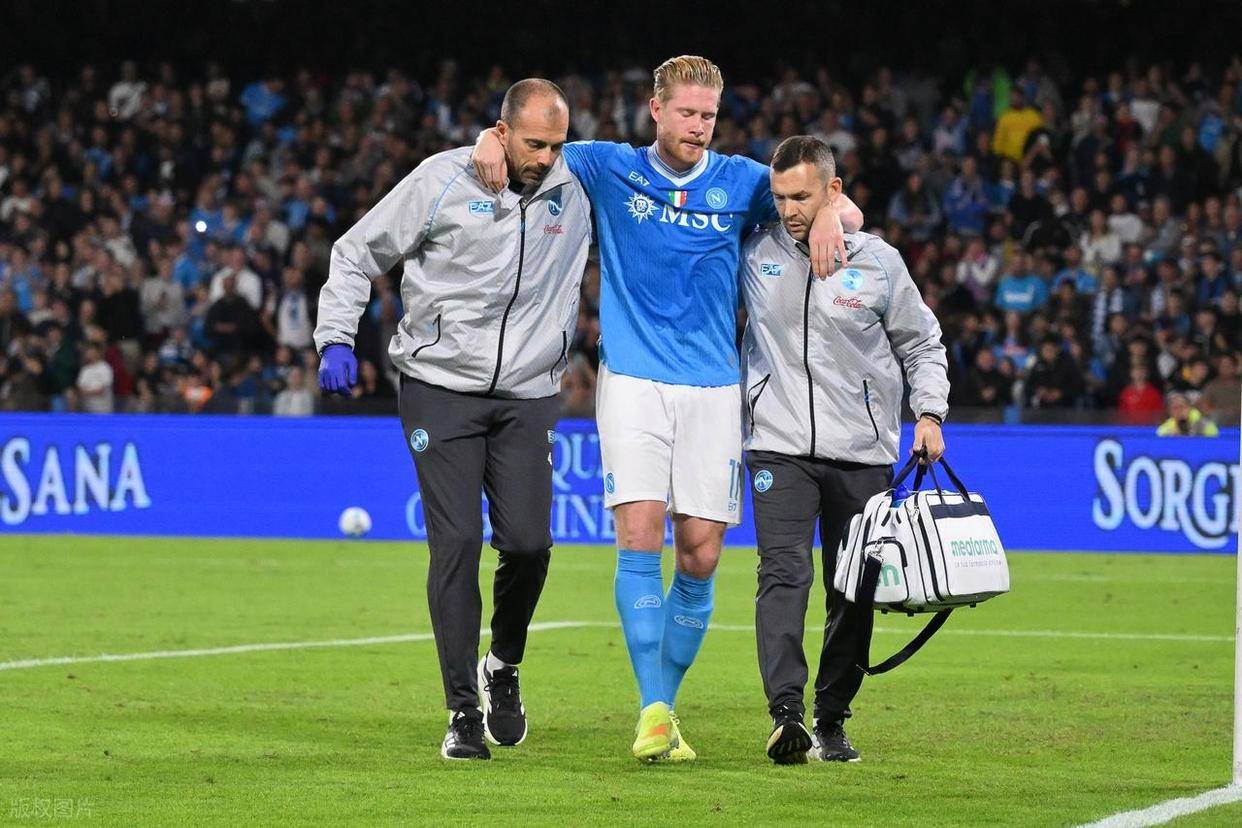 包含那不勒斯全队备战关键战役，信心十足的词条