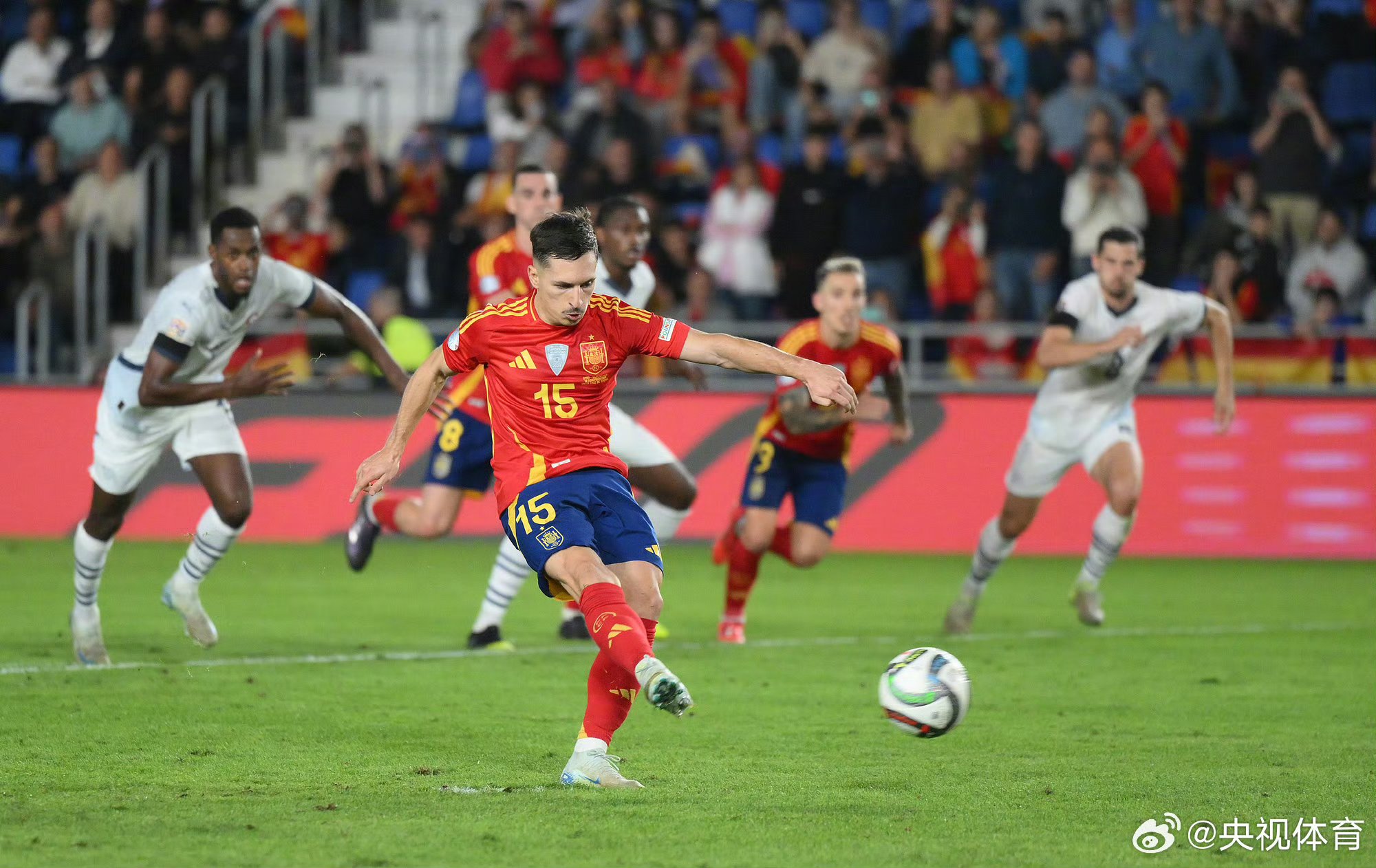 瑞典男足表现抢眼，成功杀入淘汰赛的简单介绍