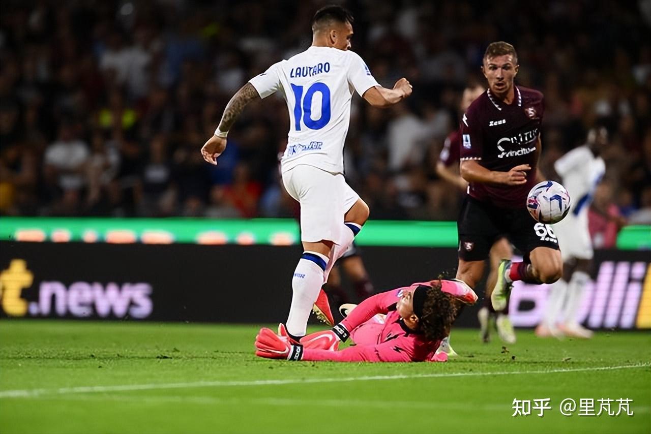 乌迪内斯在比赛结束前打进制胜球