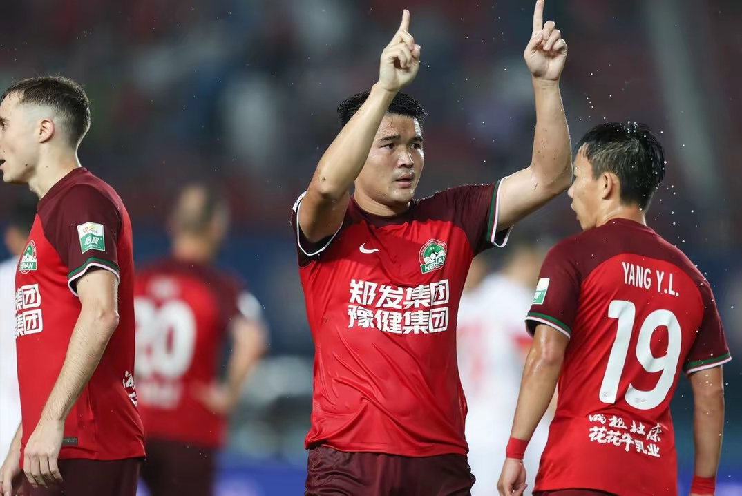 上港主场击败对手，实力显露无遗