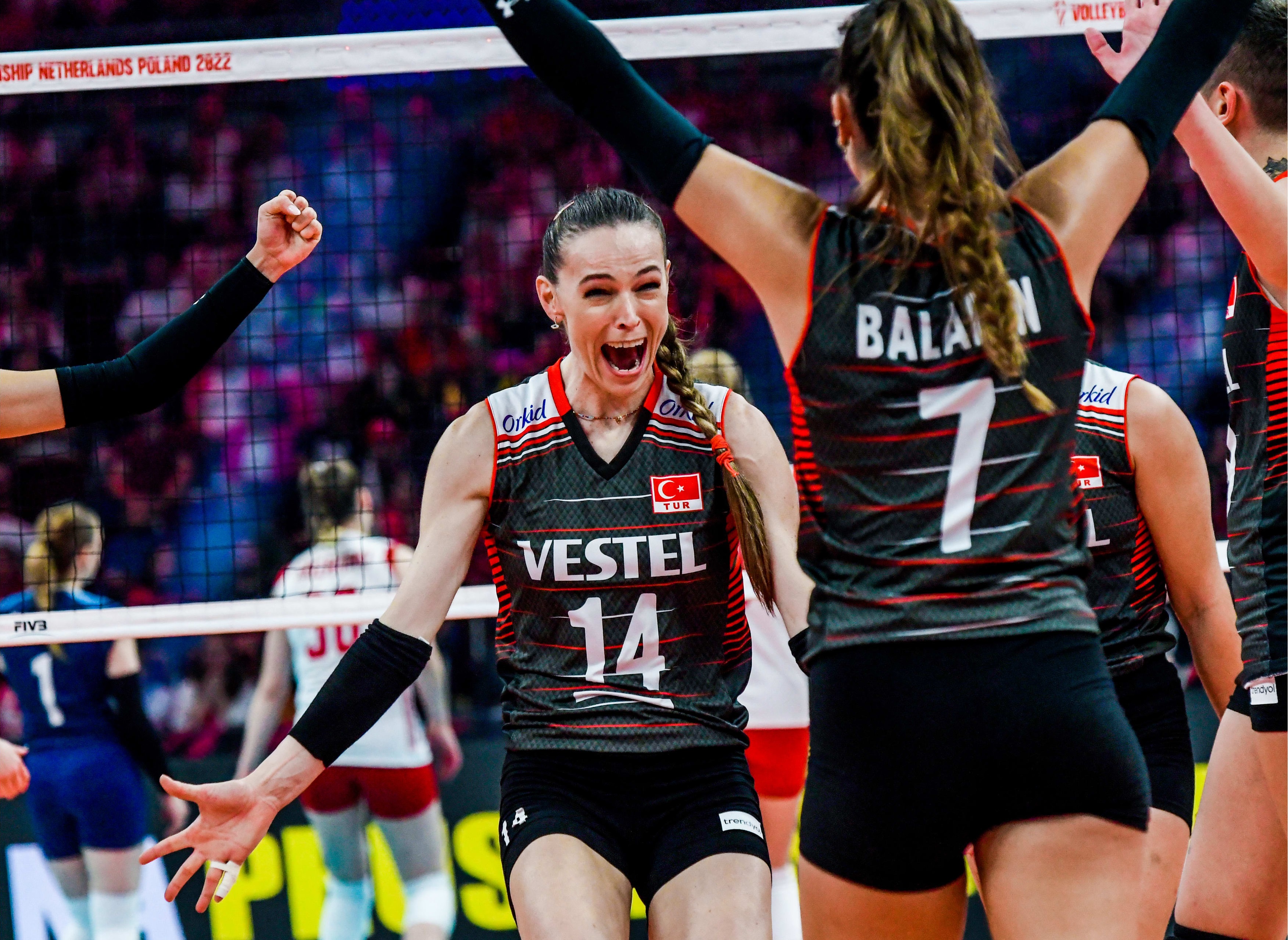 包含土耳其险胜里昂，佩德里刷新纪录的词条