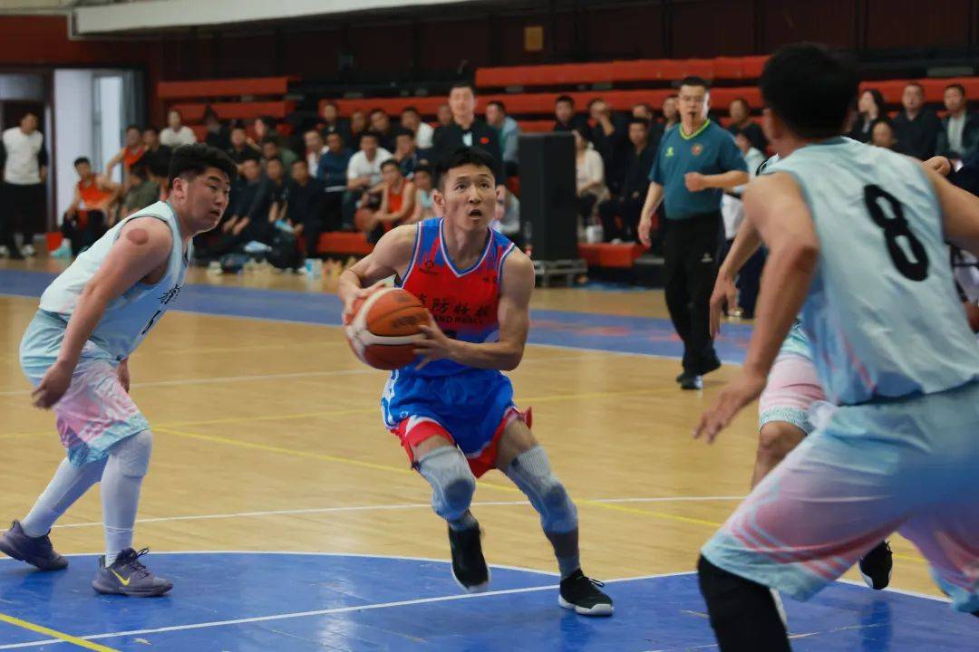 激情澎湃的篮球赛事，掀起热潮