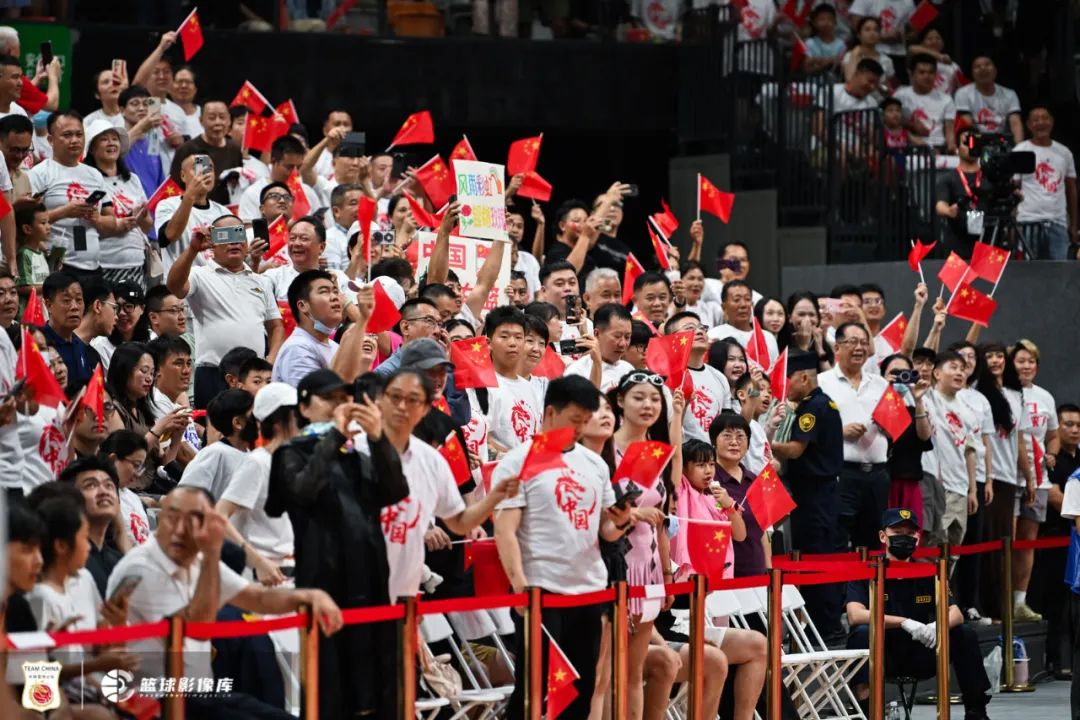 激情澎湃的篮球赛事，掀起热潮