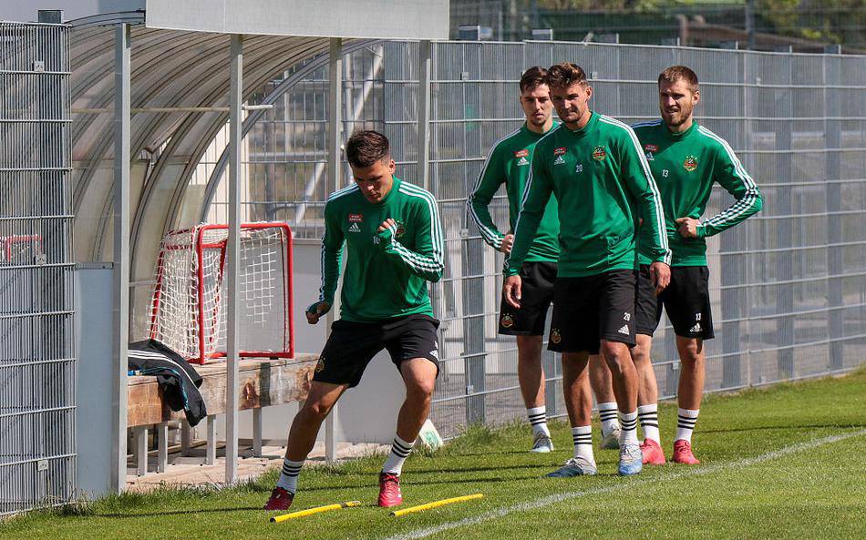 奥地利队备战期间强化团队凝聚