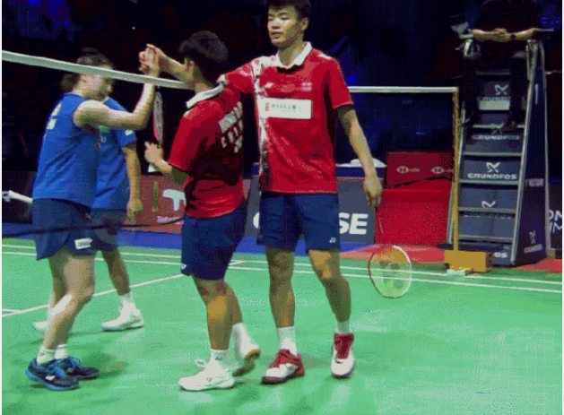 法国队横扫丹麦队,黄鸭组合点燃赛场 法国队横扫丹麦队,黄鸭组合点燃赛场