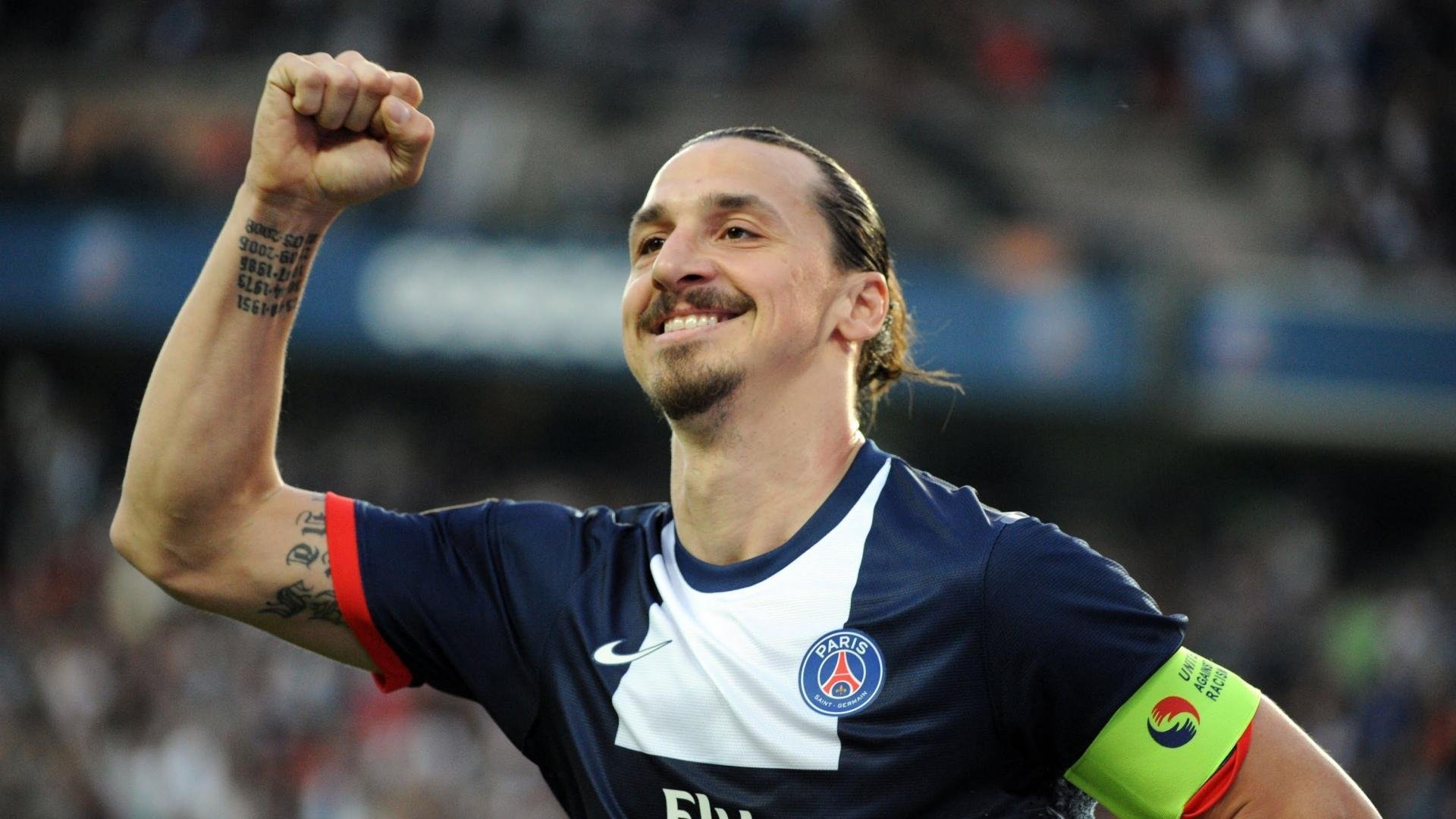 当引擎撕裂夜幕，福克斯如何在F1街道赛之夜定义存在感