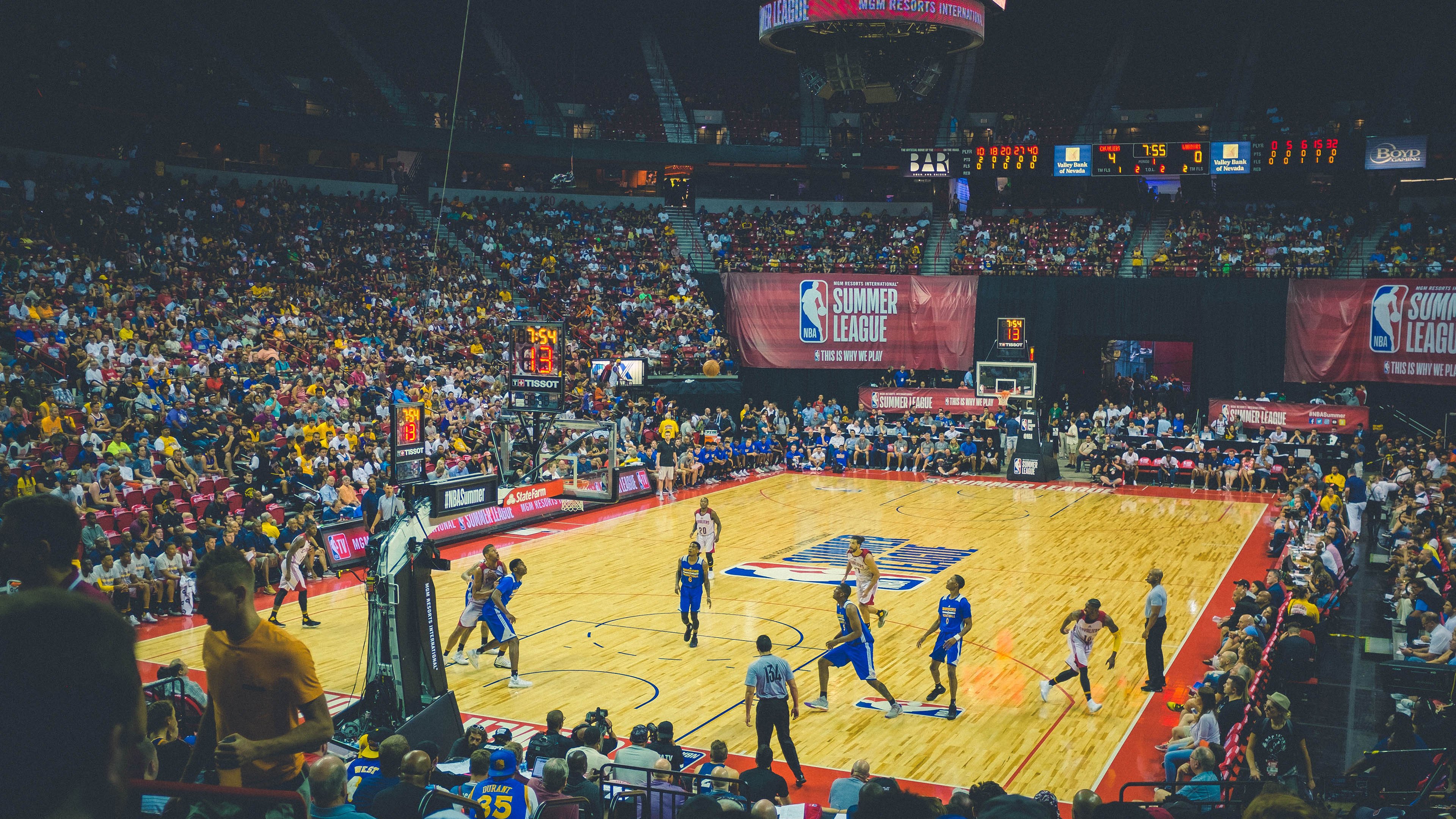 德甲争冠战之夜，李刚仁关键进球定乾坤